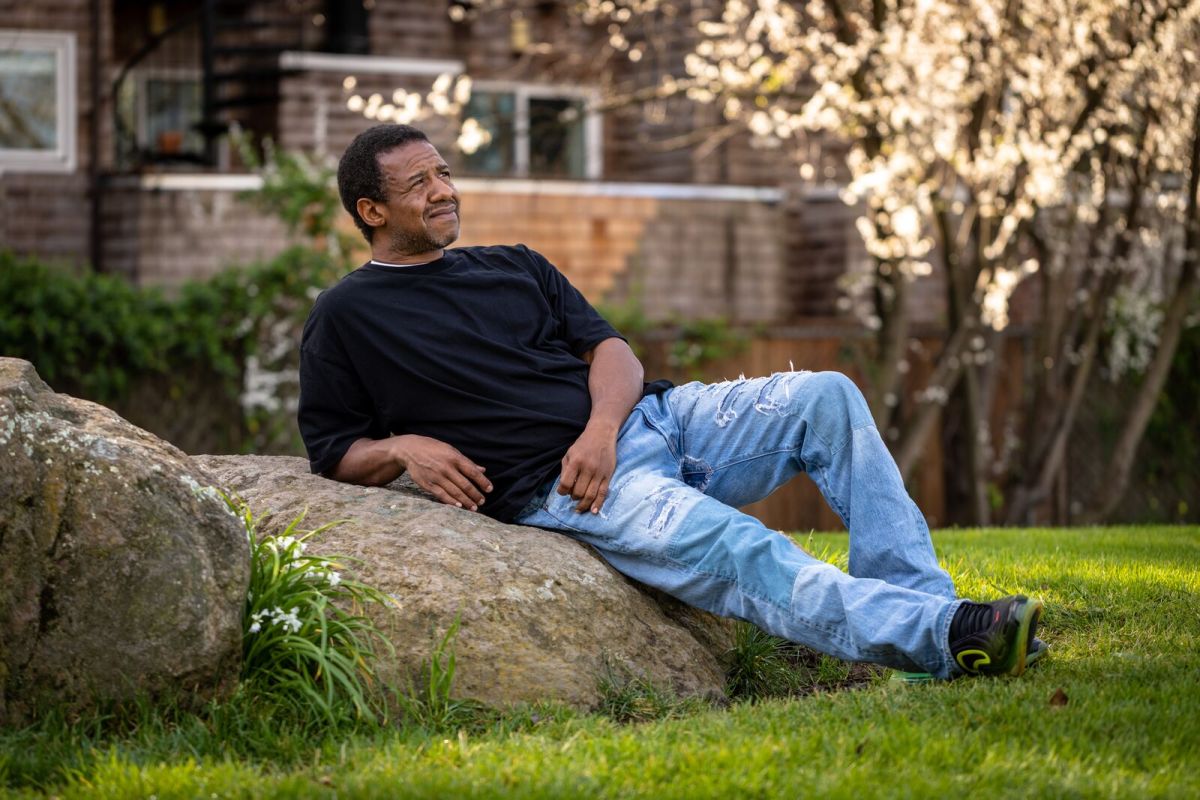 LaShawn Hammond poses for a photo in Ohlone Park on February 12, 2022. Credit: Kelly Sullivan