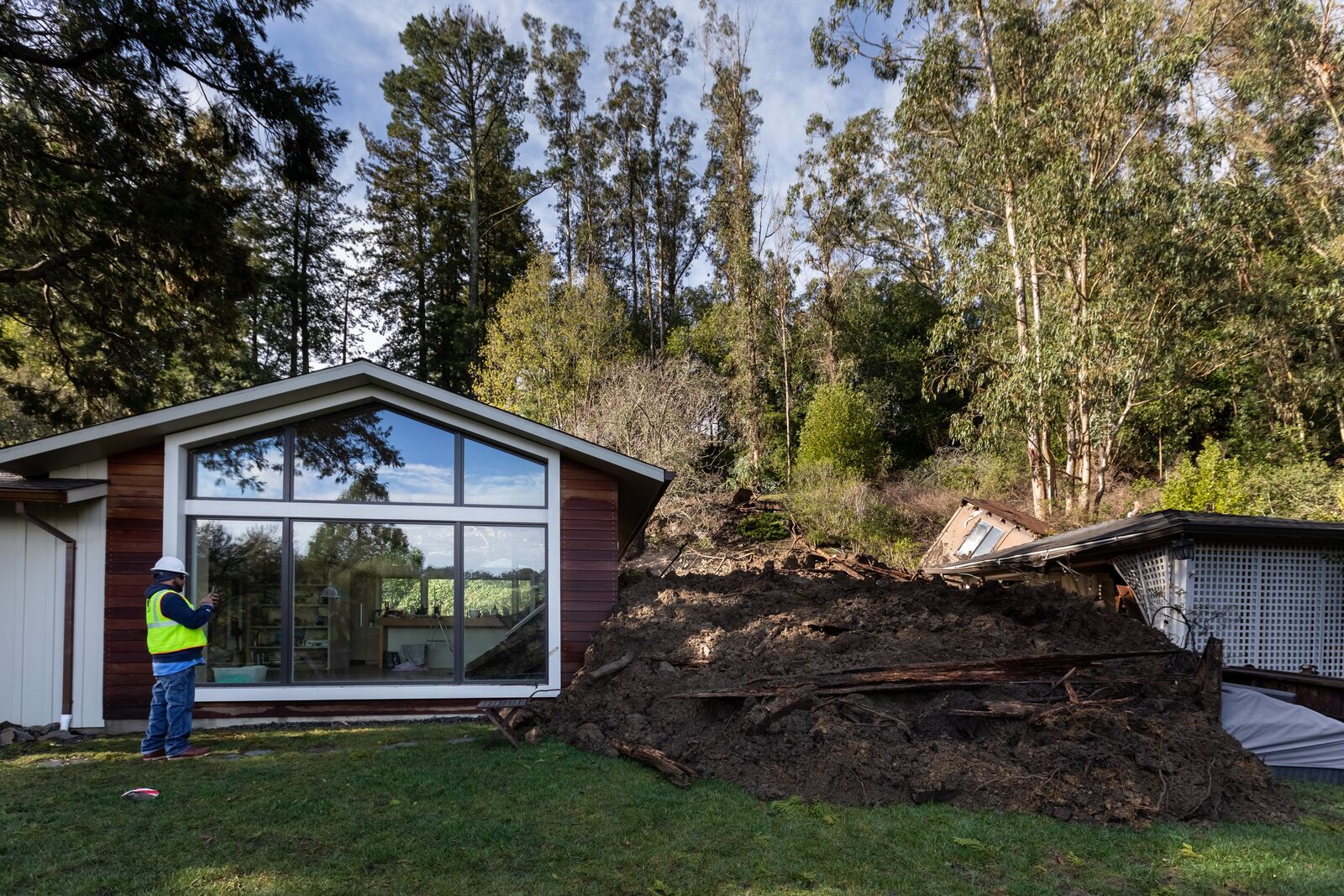14 residents evacuated from mudslides in Berkeley Hills