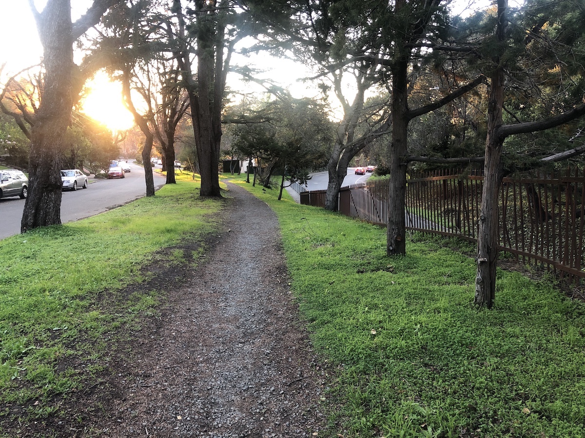 public pathway along Los Angeles Avenue